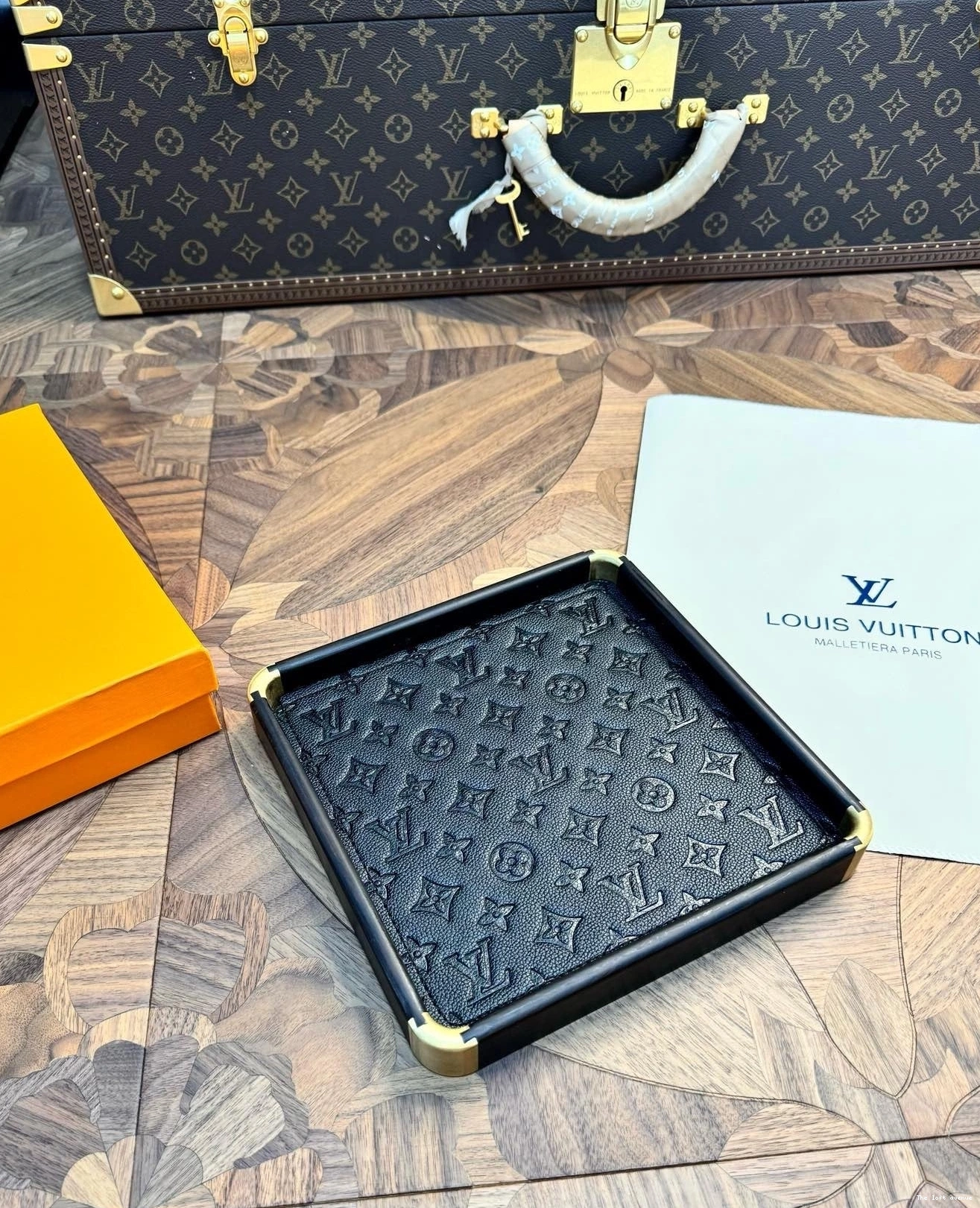 SQUARE SERVING LV TRAY CUSTOM 0727